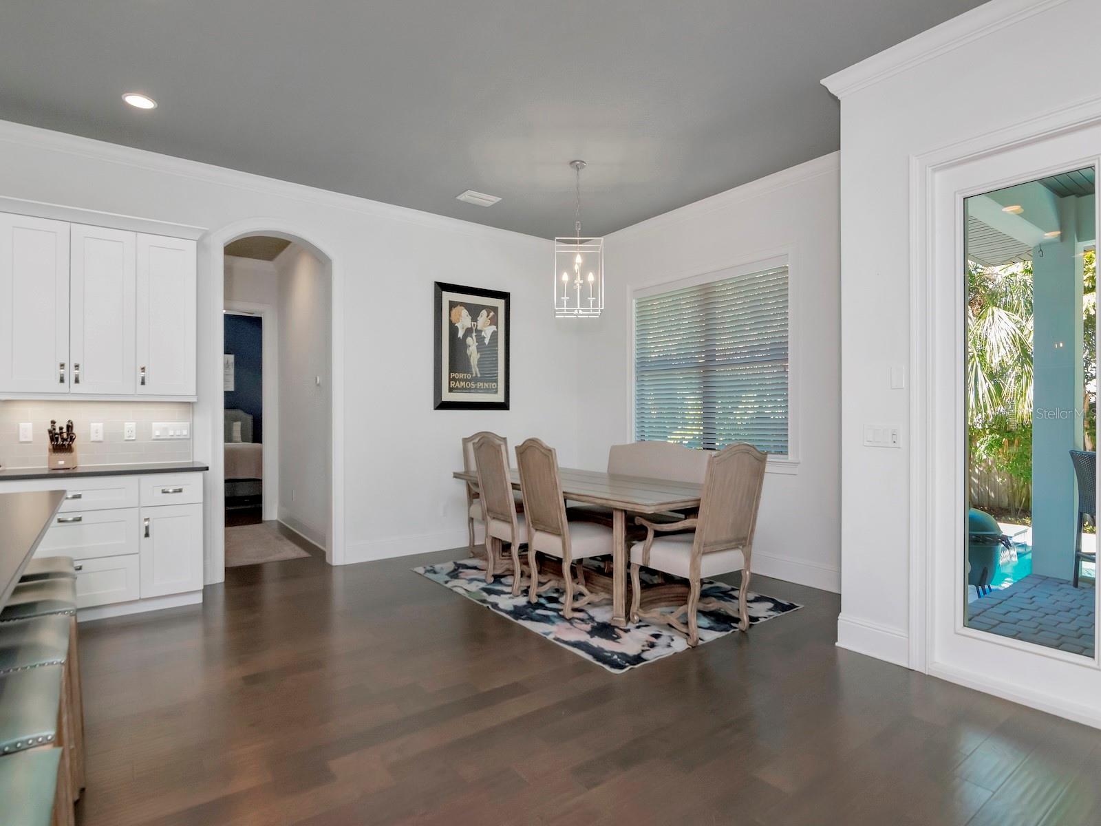 Listing photo id 7 for 150 Chippewa Avenue