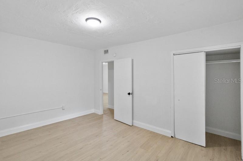 Listing photo id 3 for 2608 Cayuga Street