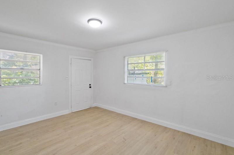 Listing photo id 5 for 2608 Cayuga Street