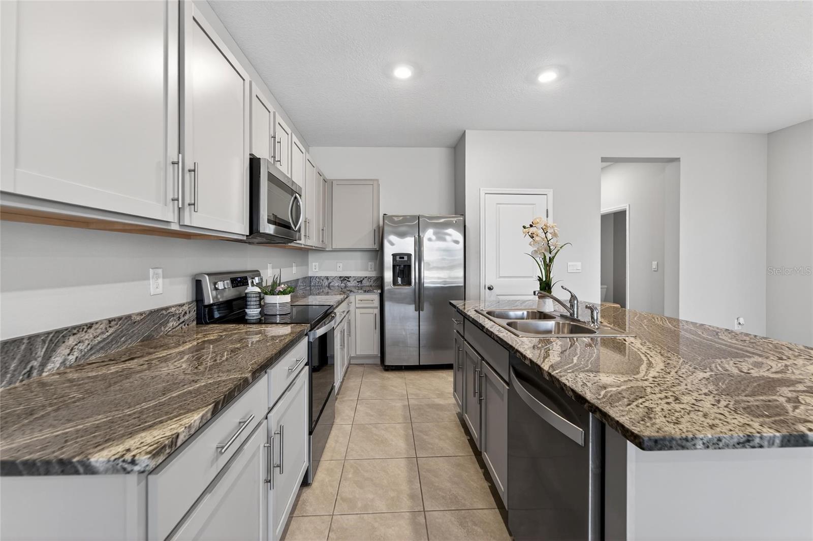 Image 4 of 73 For 188 Mangrove Shade Circle