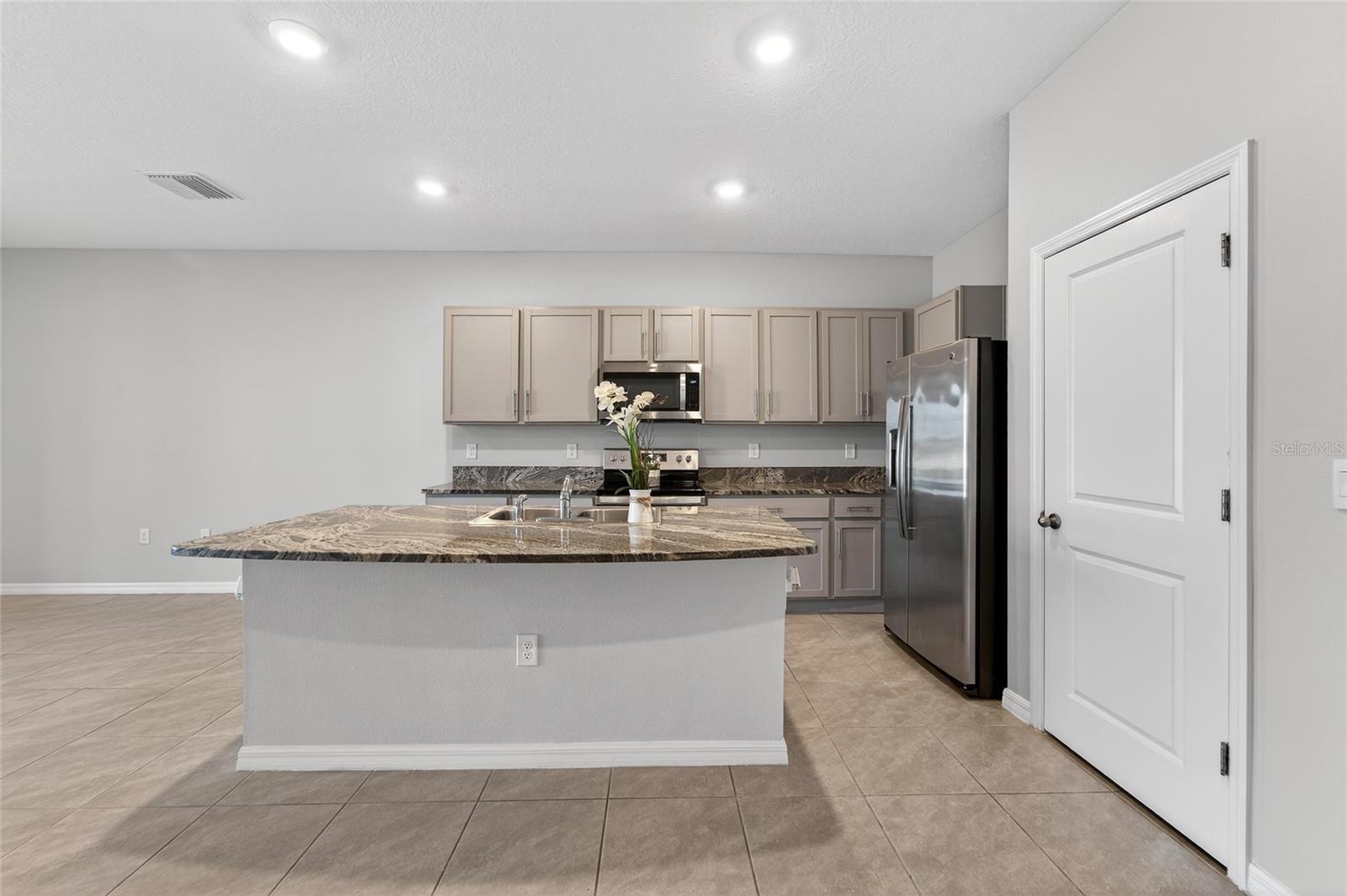 Image 7 of 73 For 188 Mangrove Shade Circle