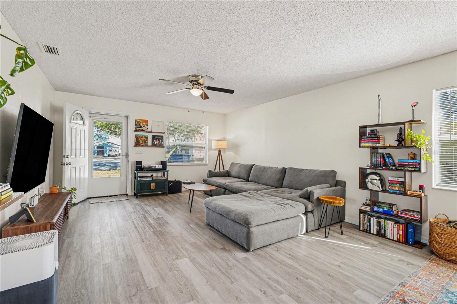 Image 5 of 26 For 4440 Pintor Place