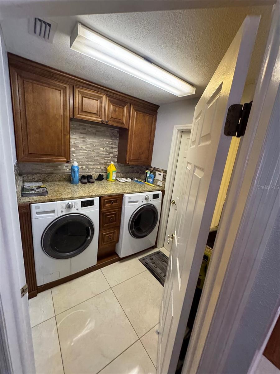 Image 7 of 24 For 16713 Sheffield Park Dr, Street