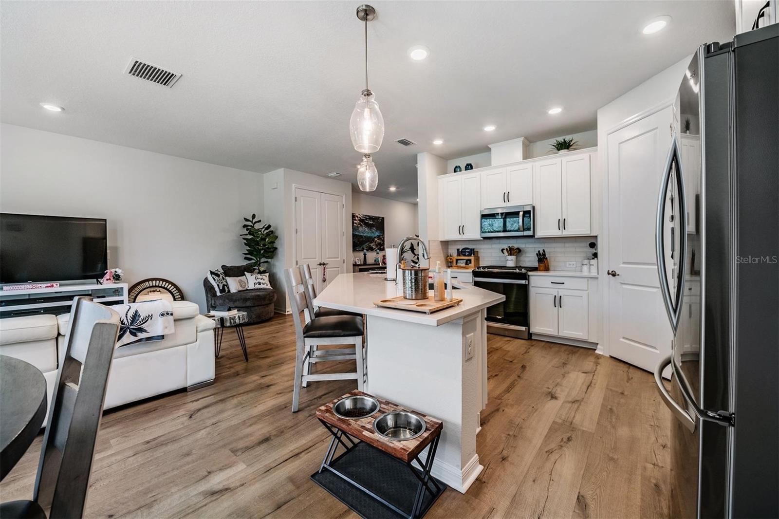 Listing photo id 8 for 17288 Balance Cove