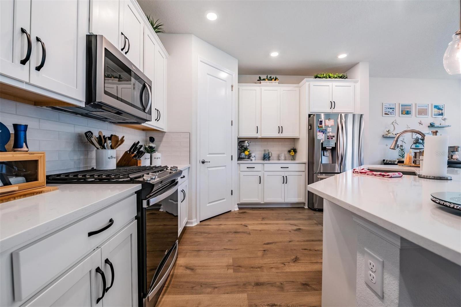 Listing photo id 16 for 17288 Balance Cove