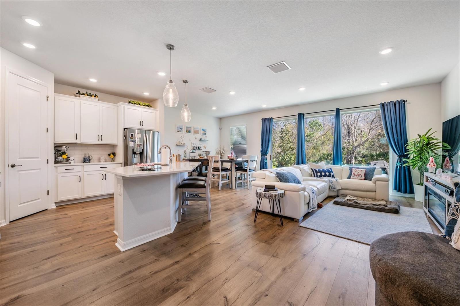 Listing photo id 2 for 17288 Balance Cove