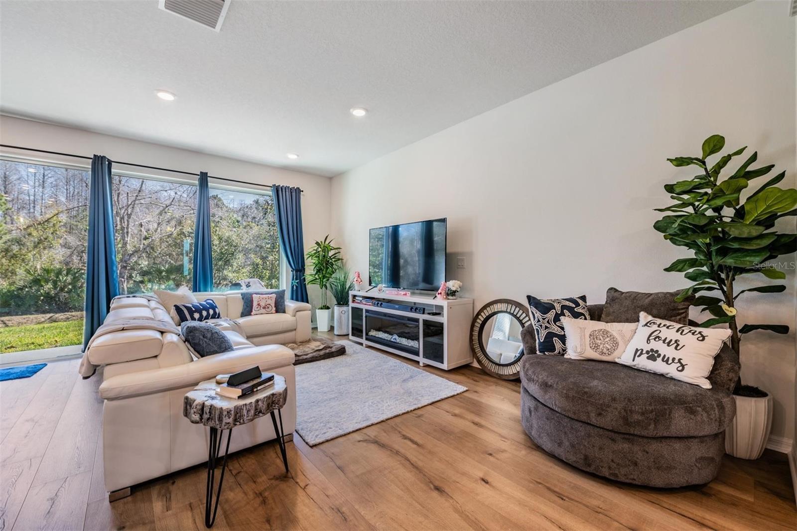 Listing photo id 4 for 17288 Balance Cove