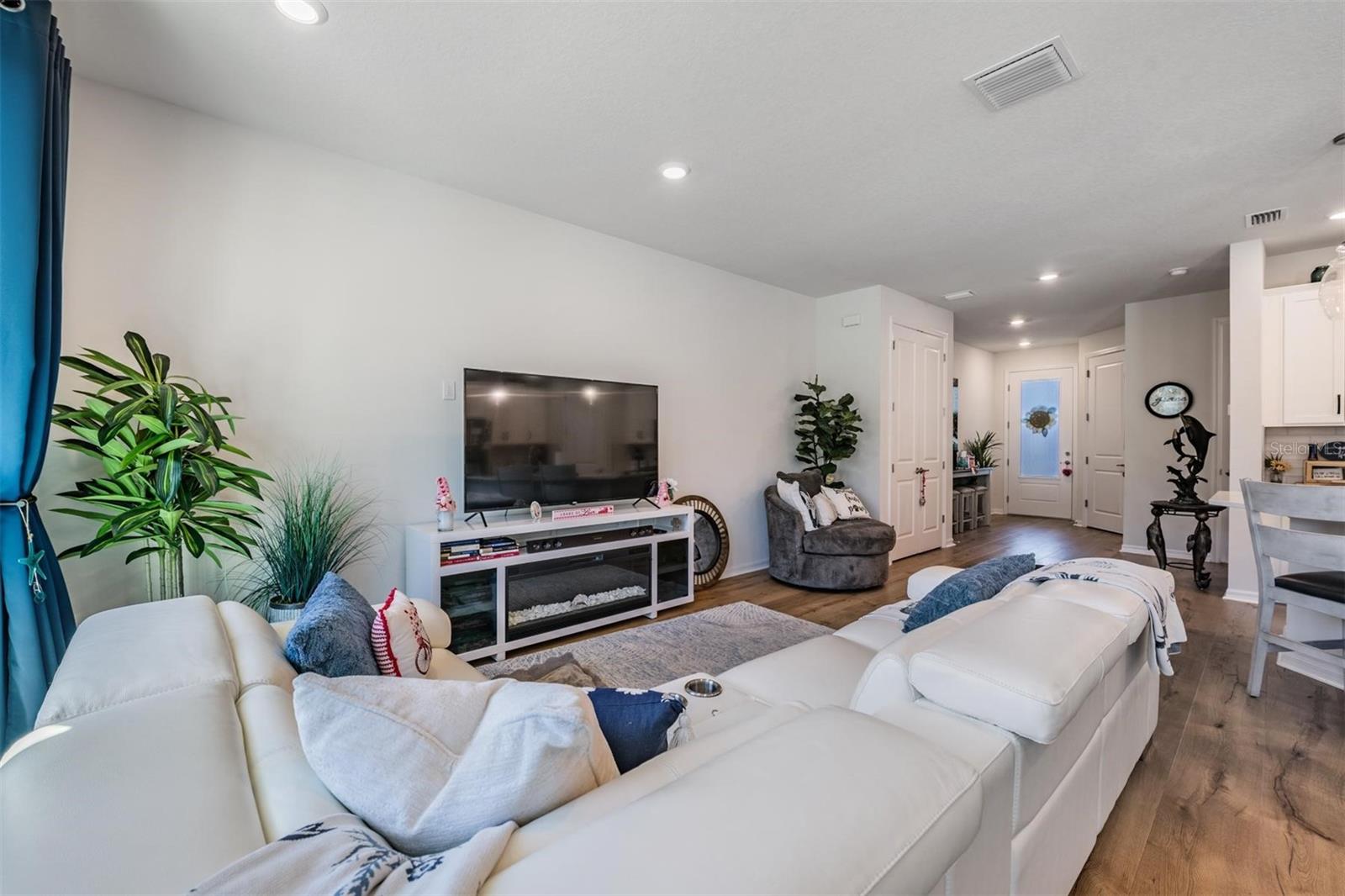 Listing photo id 6 for 17288 Balance Cove