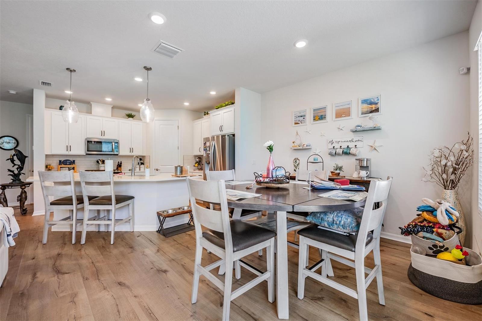 Listing photo id 7 for 17288 Balance Cove