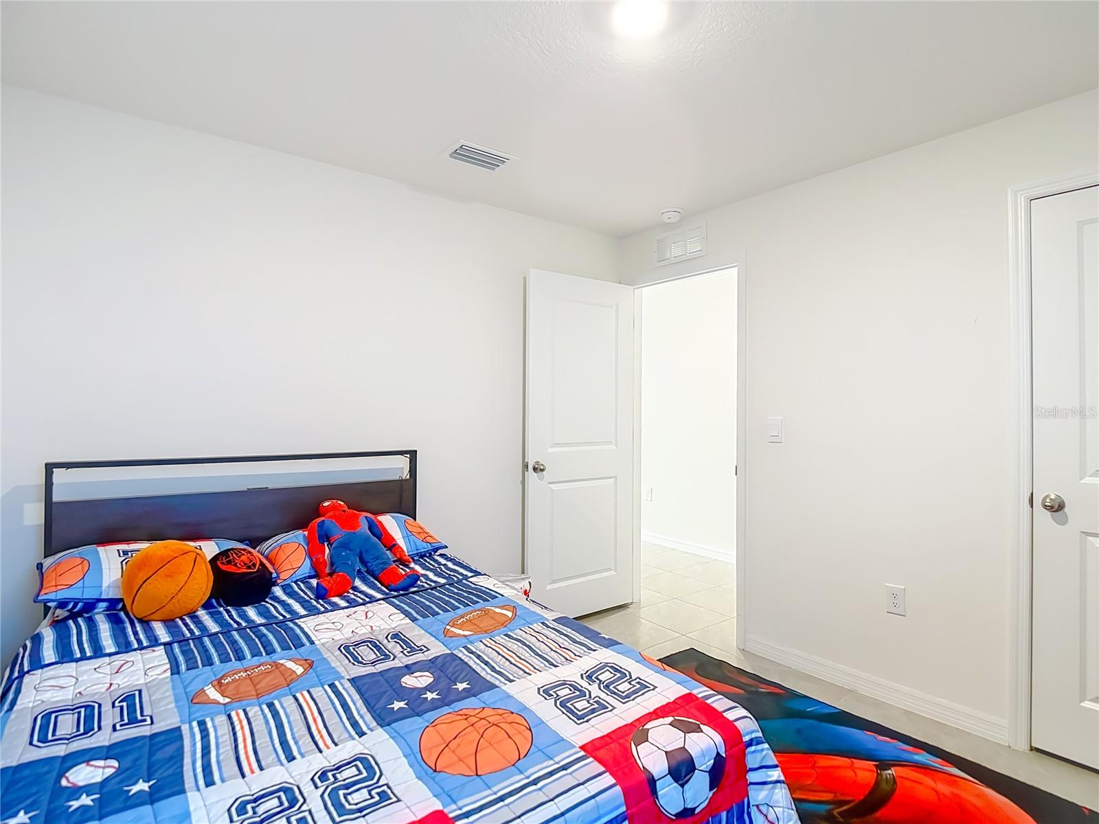 Image 24 of 44 For 37501 Sharks Eye Lane