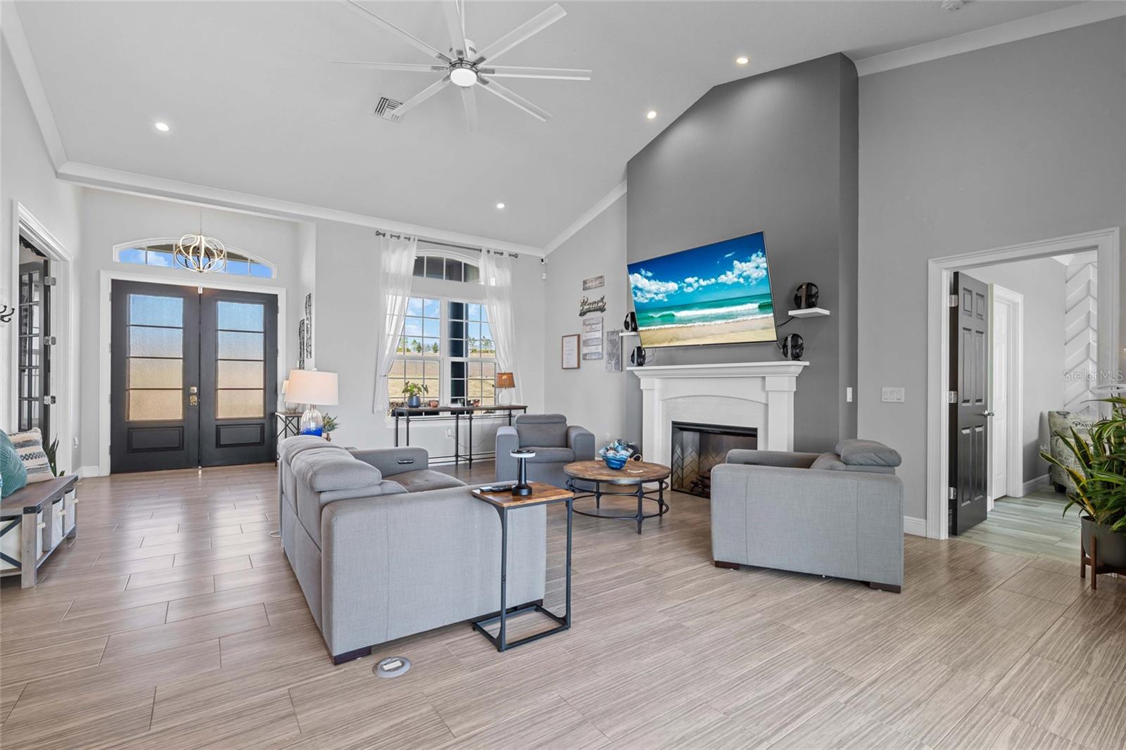 Image 10 of 50 For 6005 Beach View Drive