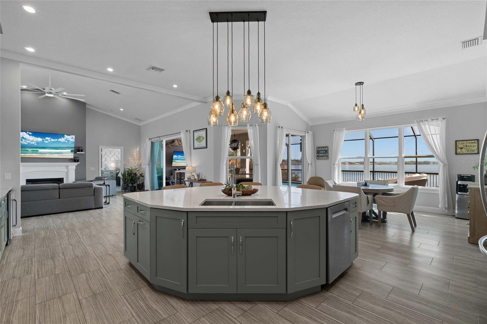 Image 12 of 50 For 6005 Beach View Drive