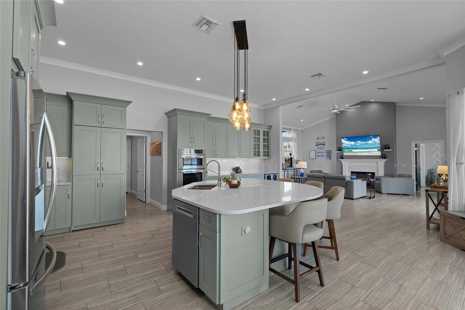 Image 13 of 50 For 6005 Beach View Drive