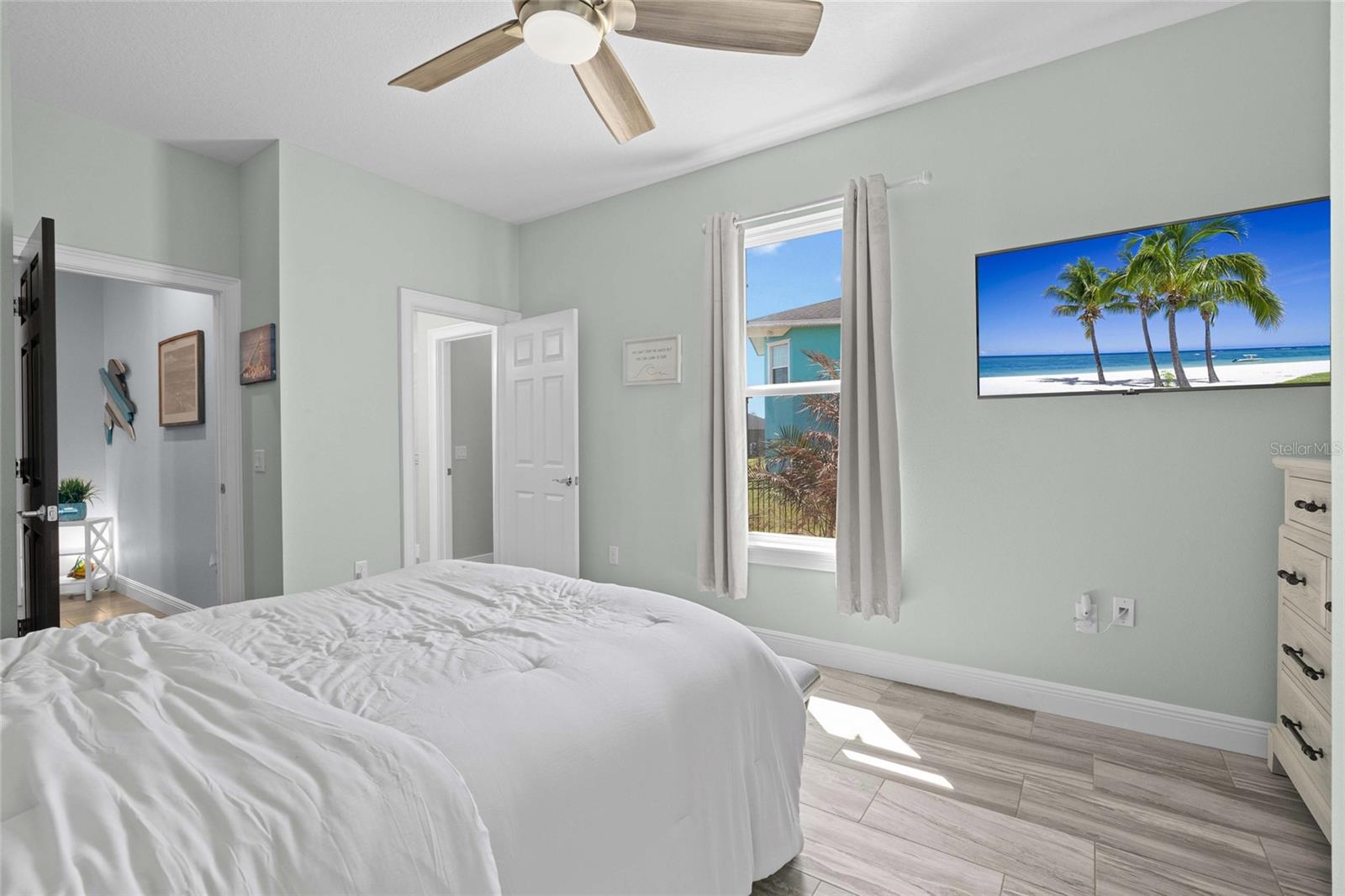 Image 29 of 50 For 6005 Beach View Drive