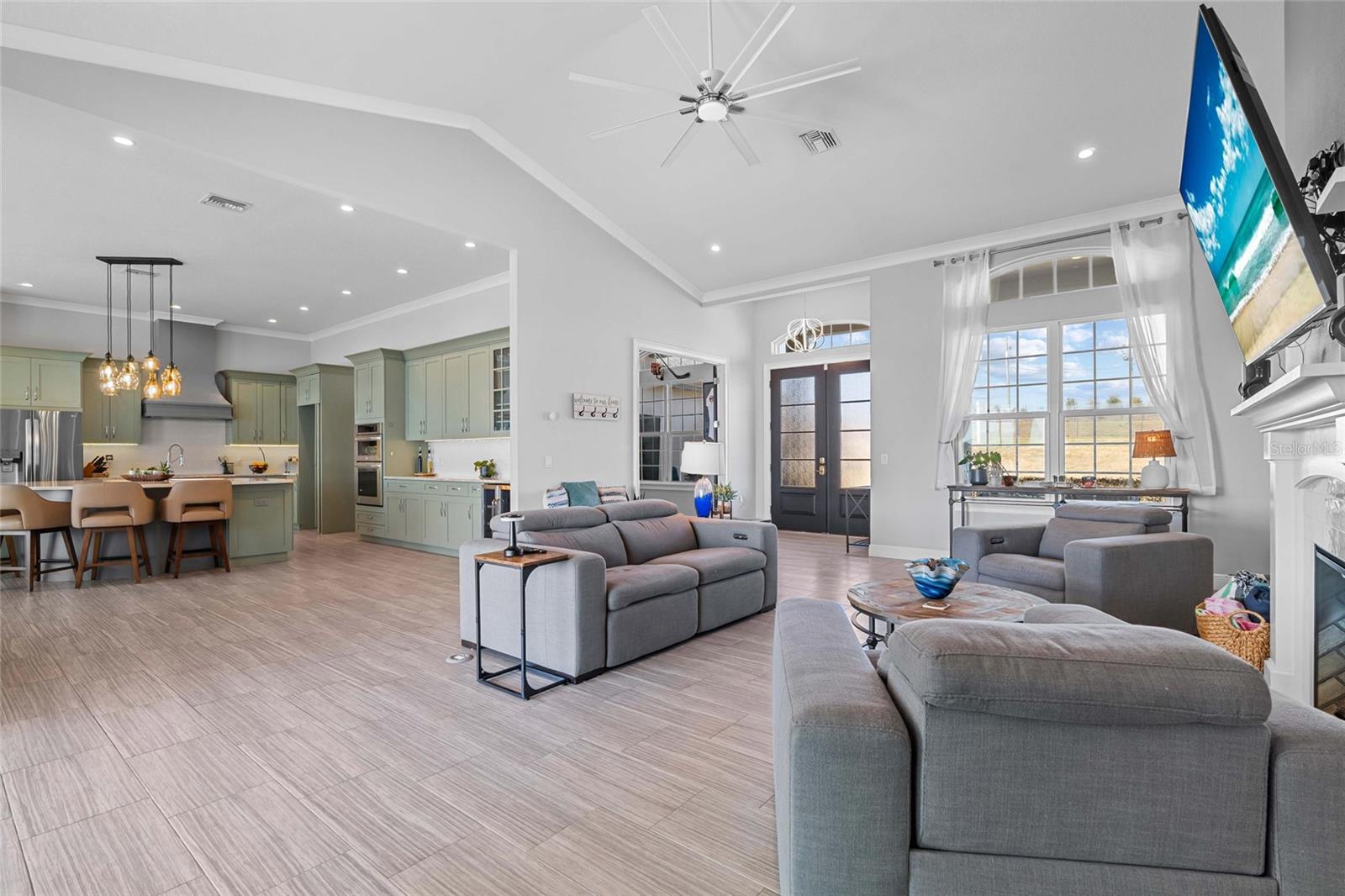 Image 9 of 50 For 6005 Beach View Drive