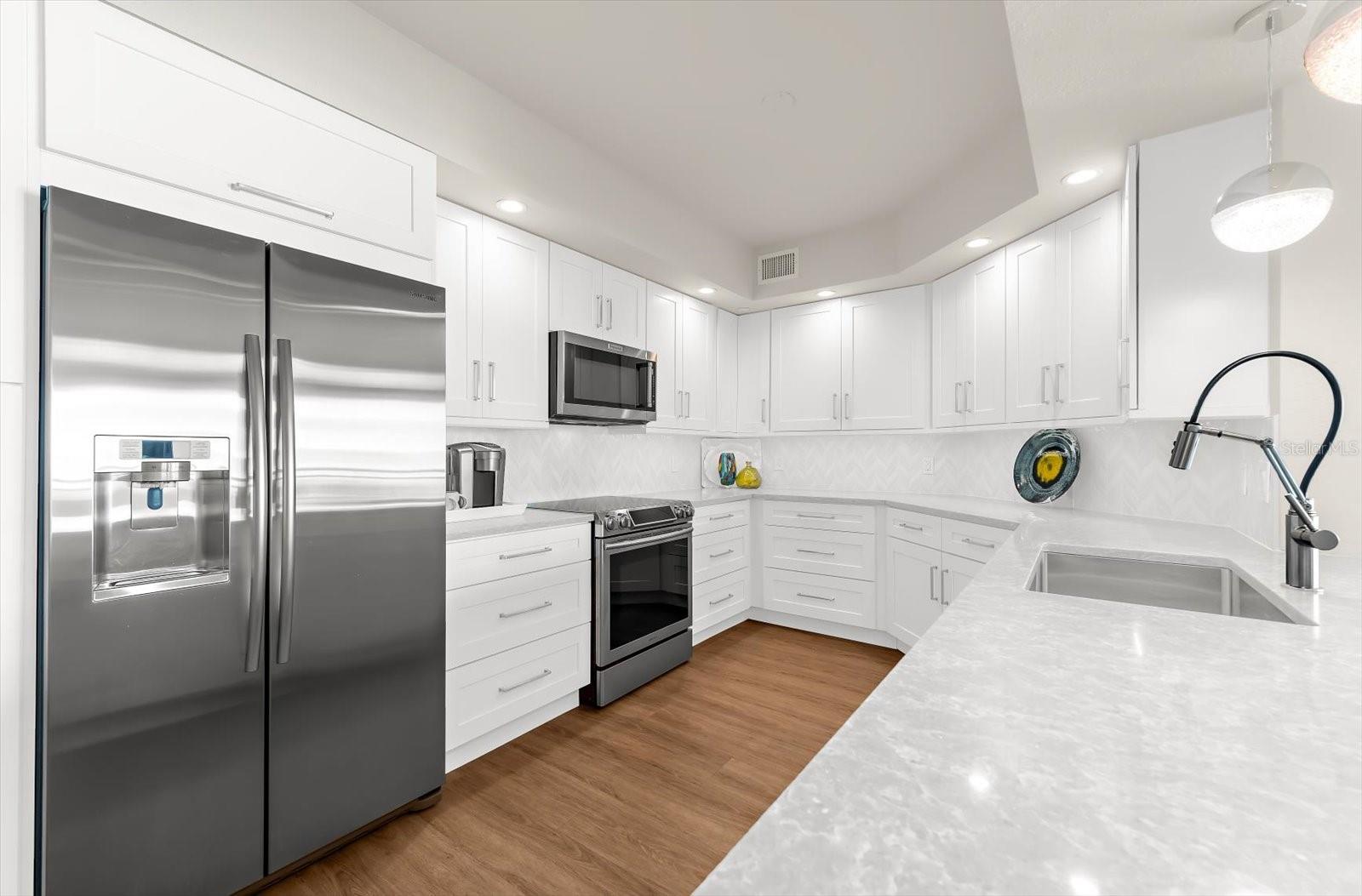 Image 14 of 66 For 1180 Gulf Boulevard 1504