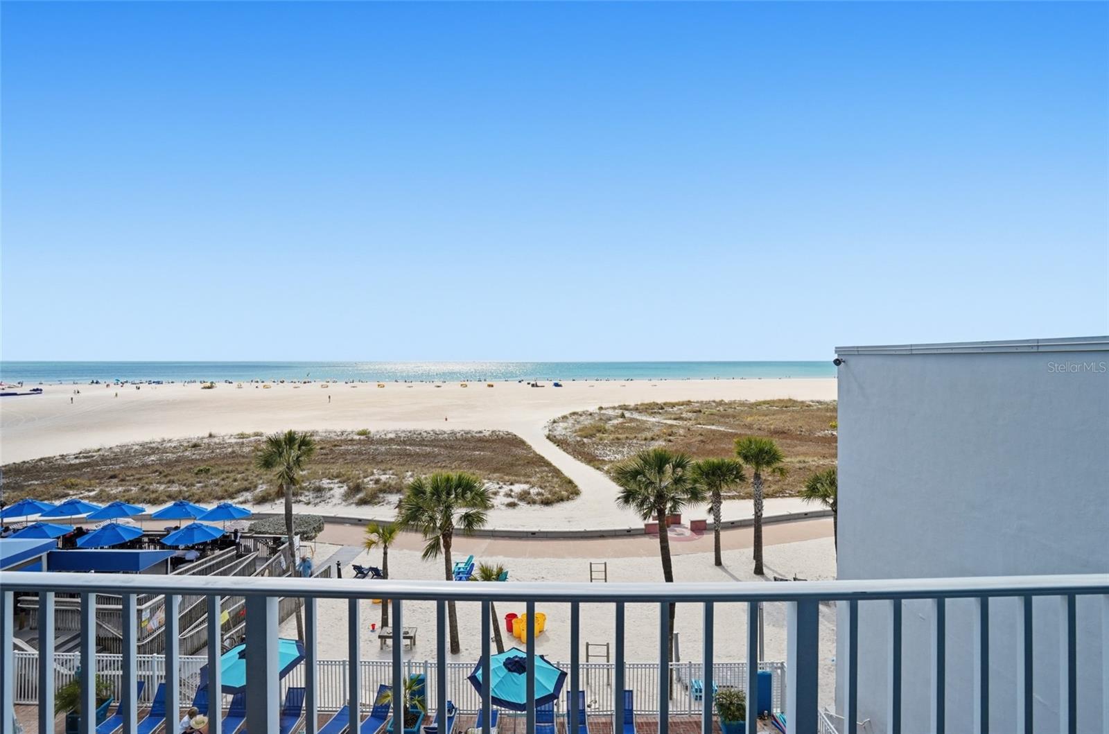 Image 21 of 56 For 10650 Gulf Boulevard 441