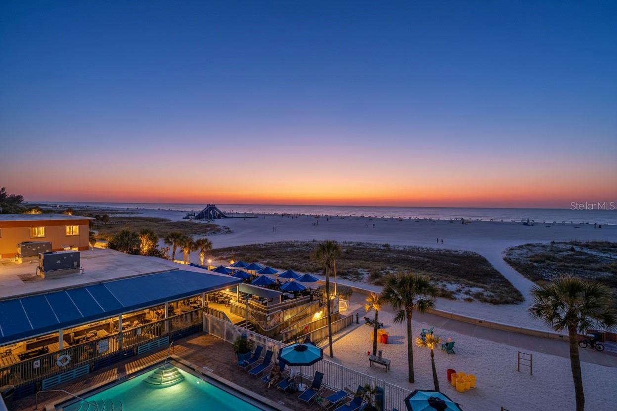 Image 36 of 56 For 10650 Gulf Boulevard 441