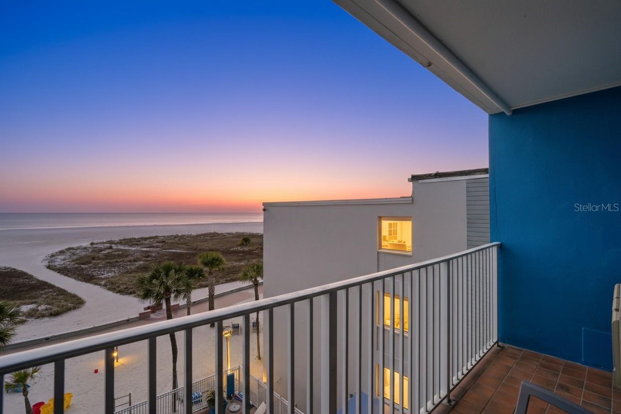 Image 39 of 56 For 10650 Gulf Boulevard 441