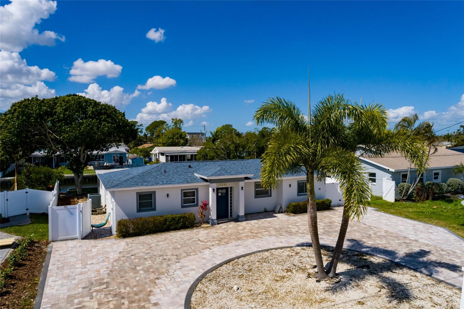 Image 2 of 24 For 9046 Treasure Lane Ne