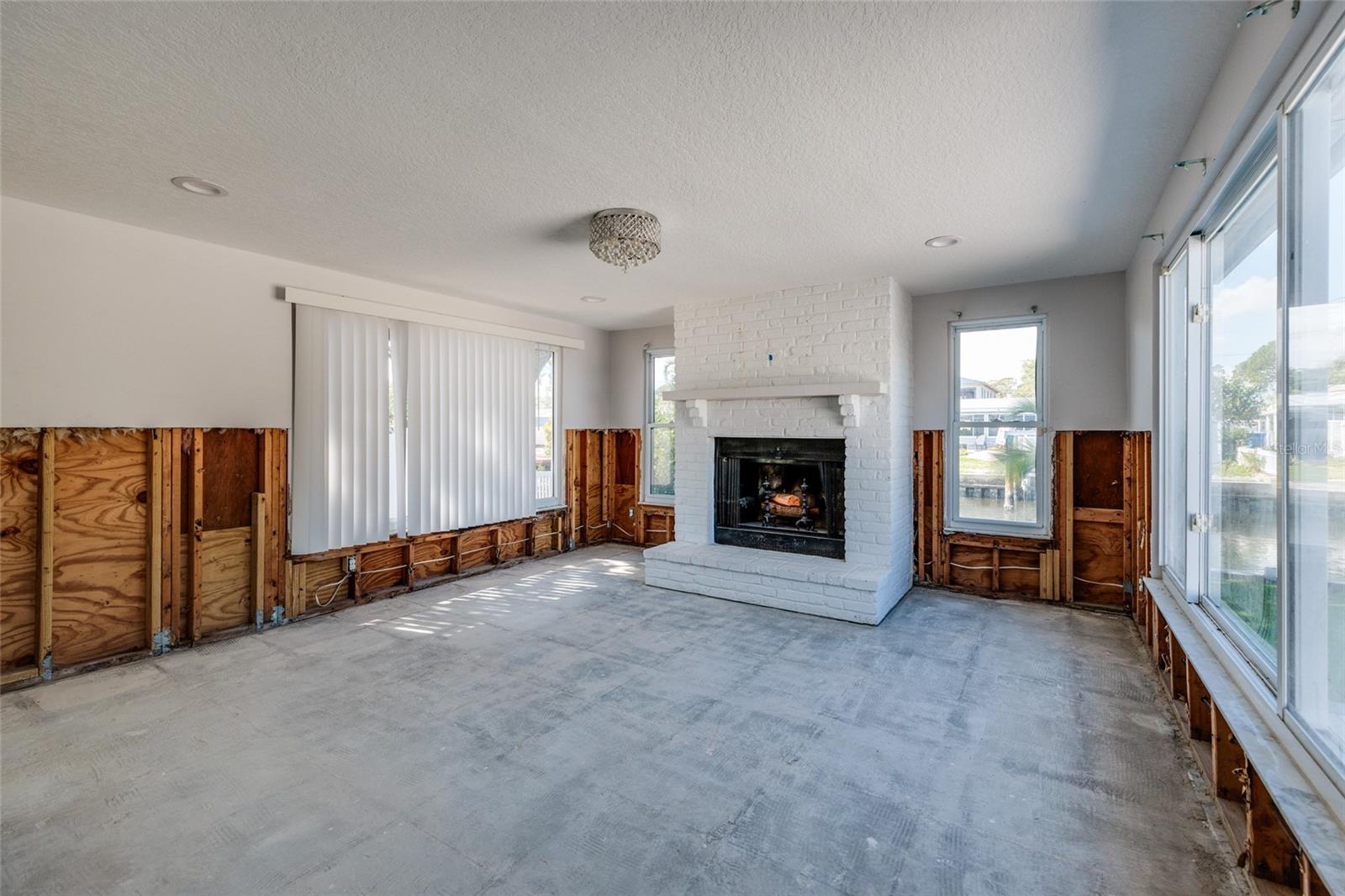 Image 9 of 24 For 9046 Treasure Lane Ne