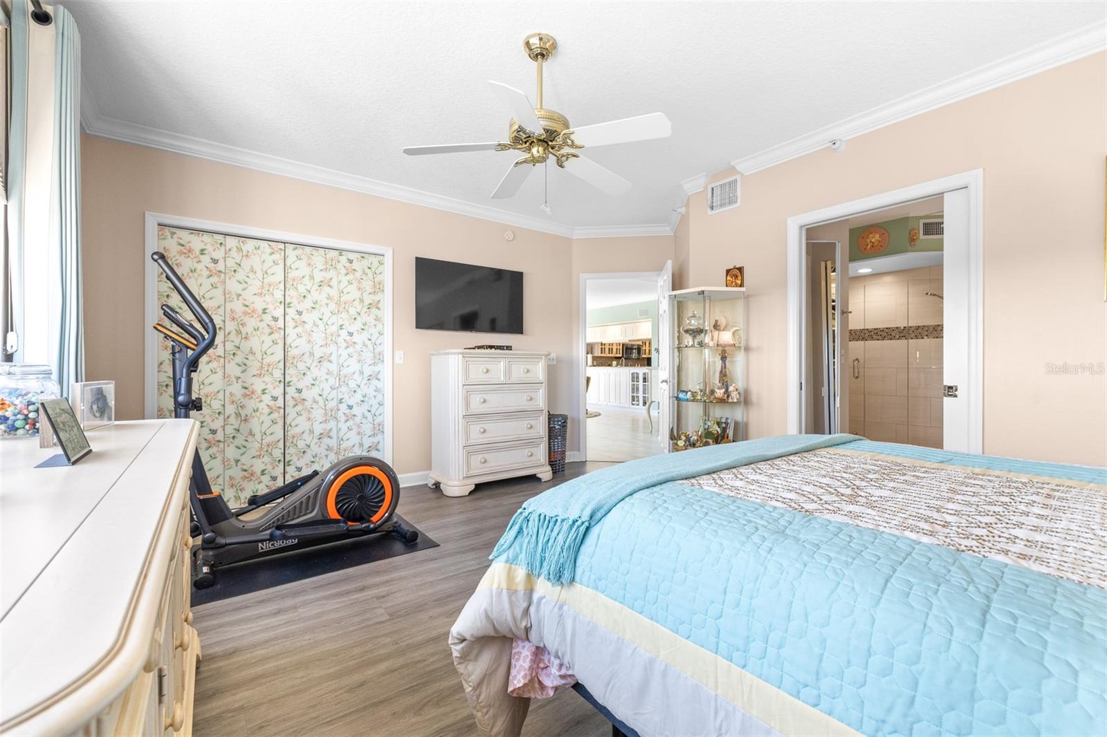 Image 16 of 40 For 6399 Shoreline Drive 4206