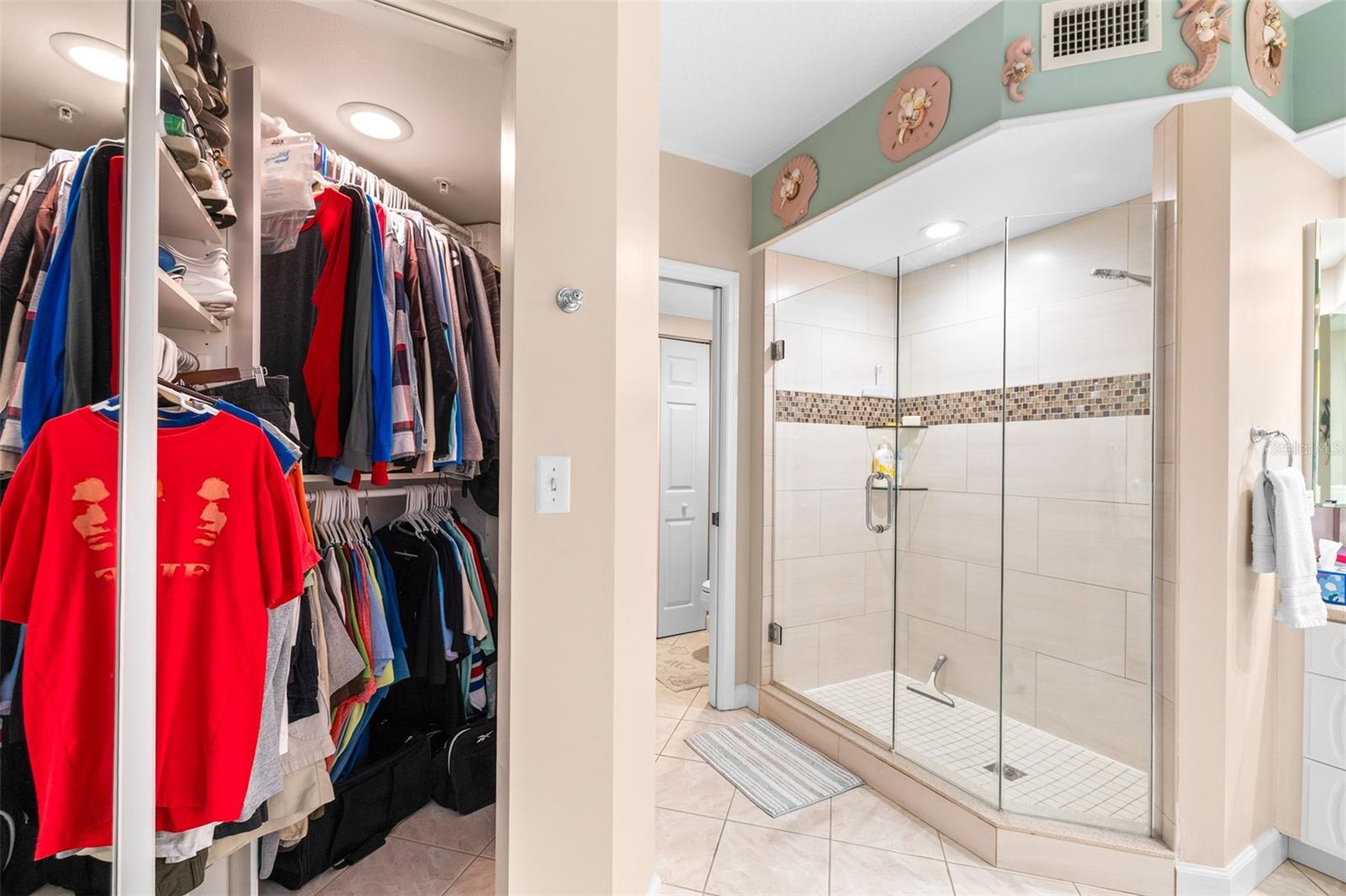 Image 19 of 40 For 6399 Shoreline Drive 4206