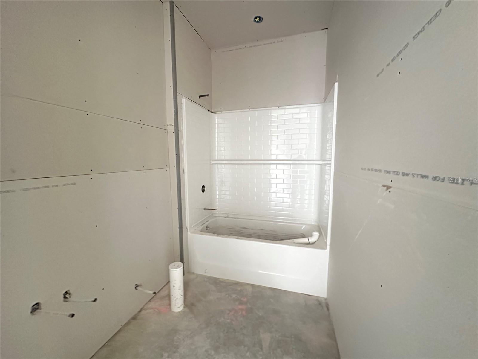 Listing photo id 3 for 5935 Fresh Flora Drive