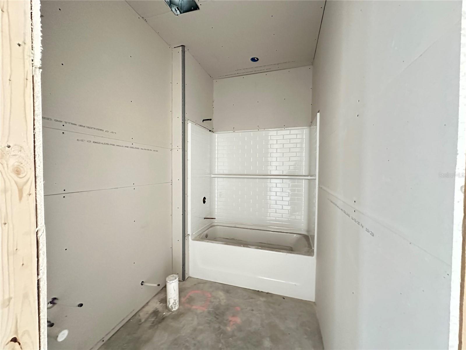 Listing photo id 4 for 5935 Fresh Flora Drive