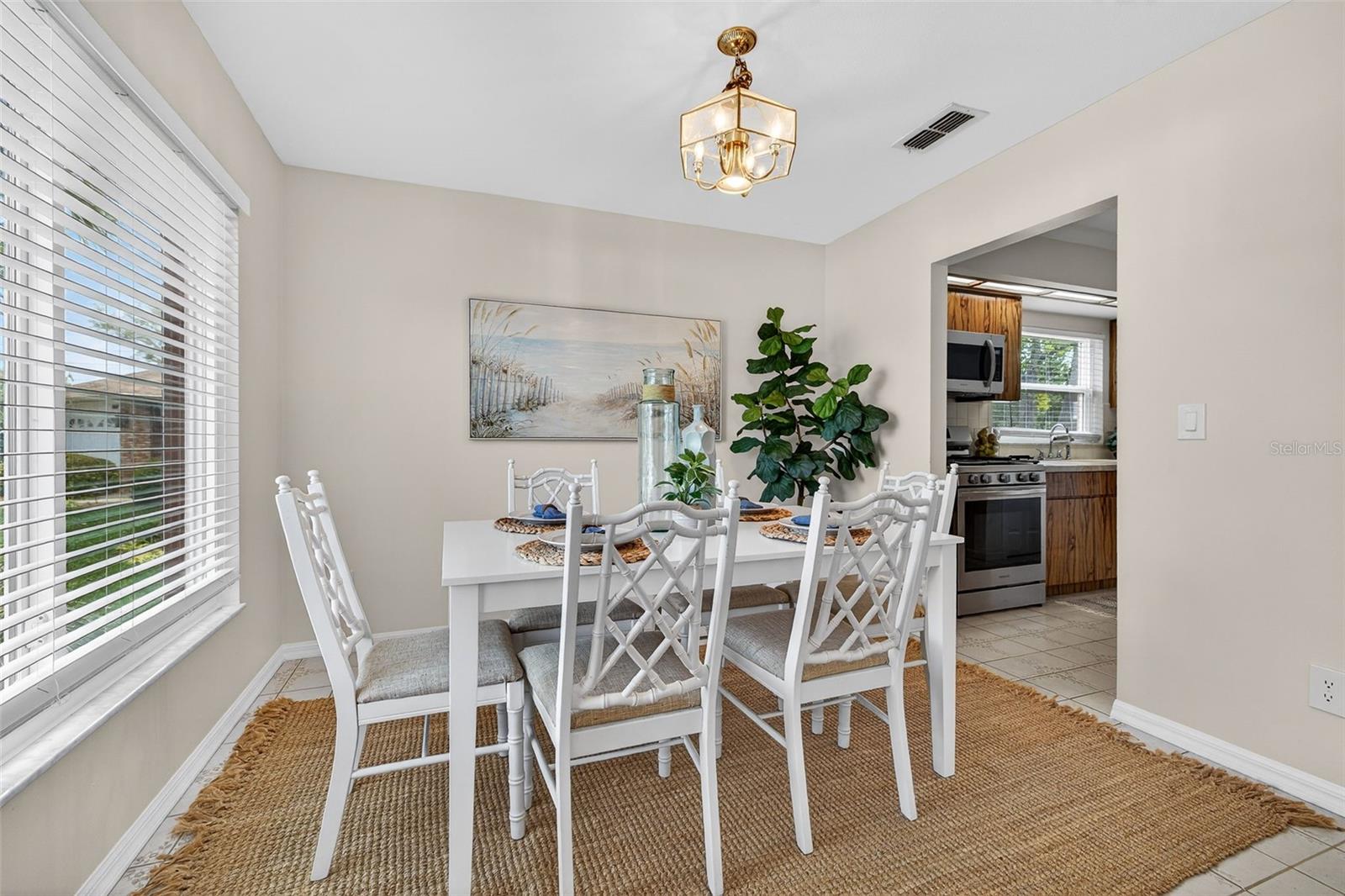 Image 10 of 37 For 1700 Glen Lakes Boulevard N