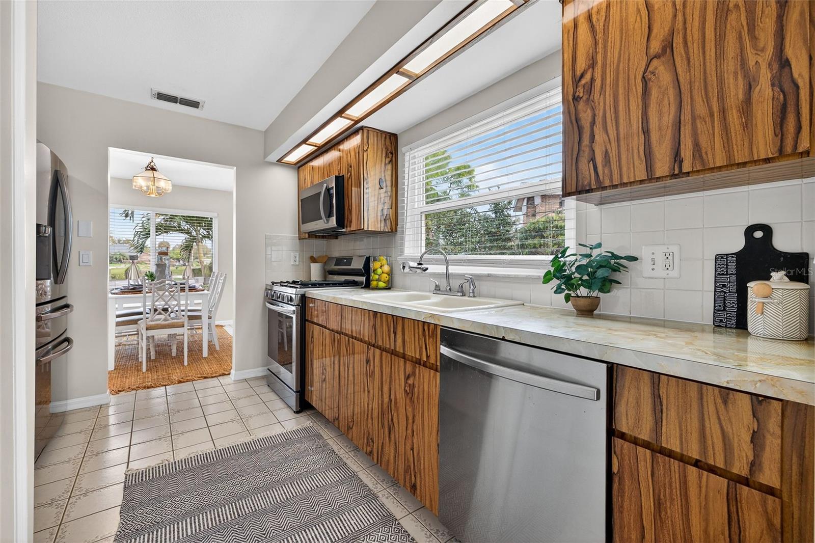 Image 20 of 37 For 1700 Glen Lakes Boulevard N