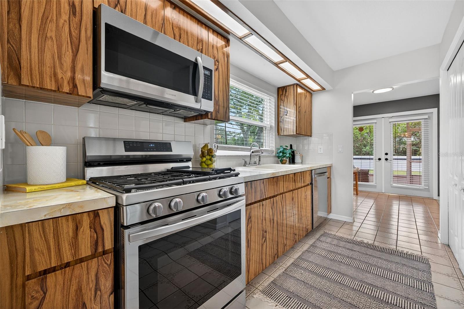 Image 23 of 37 For 1700 Glen Lakes Boulevard N