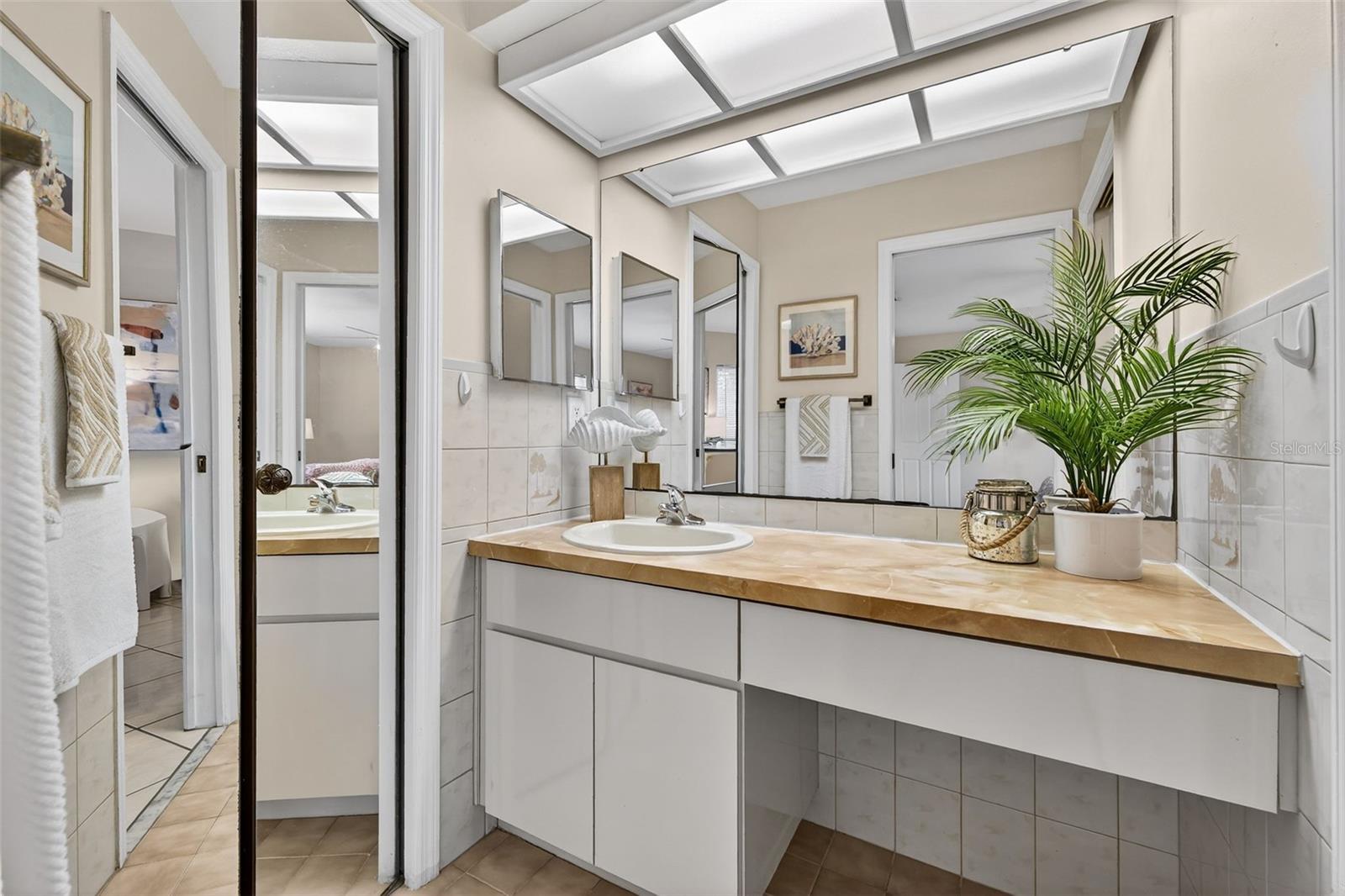 Image 27 of 37 For 1700 Glen Lakes Boulevard N