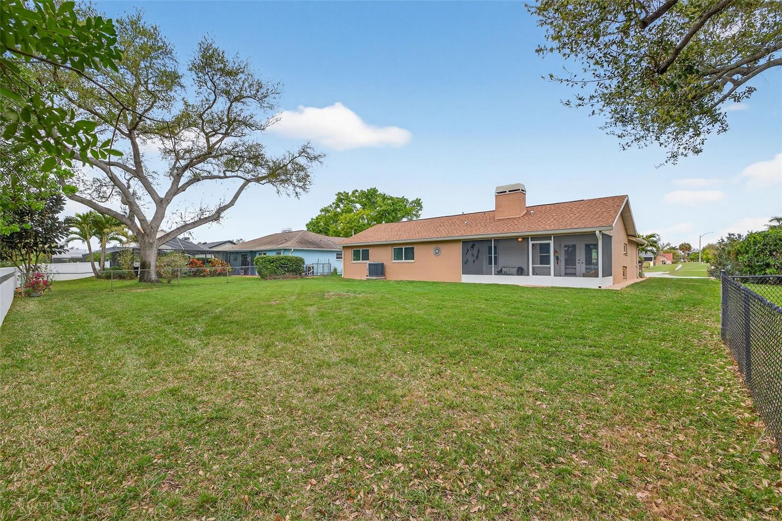 Image 33 of 37 For 1700 Glen Lakes Boulevard N