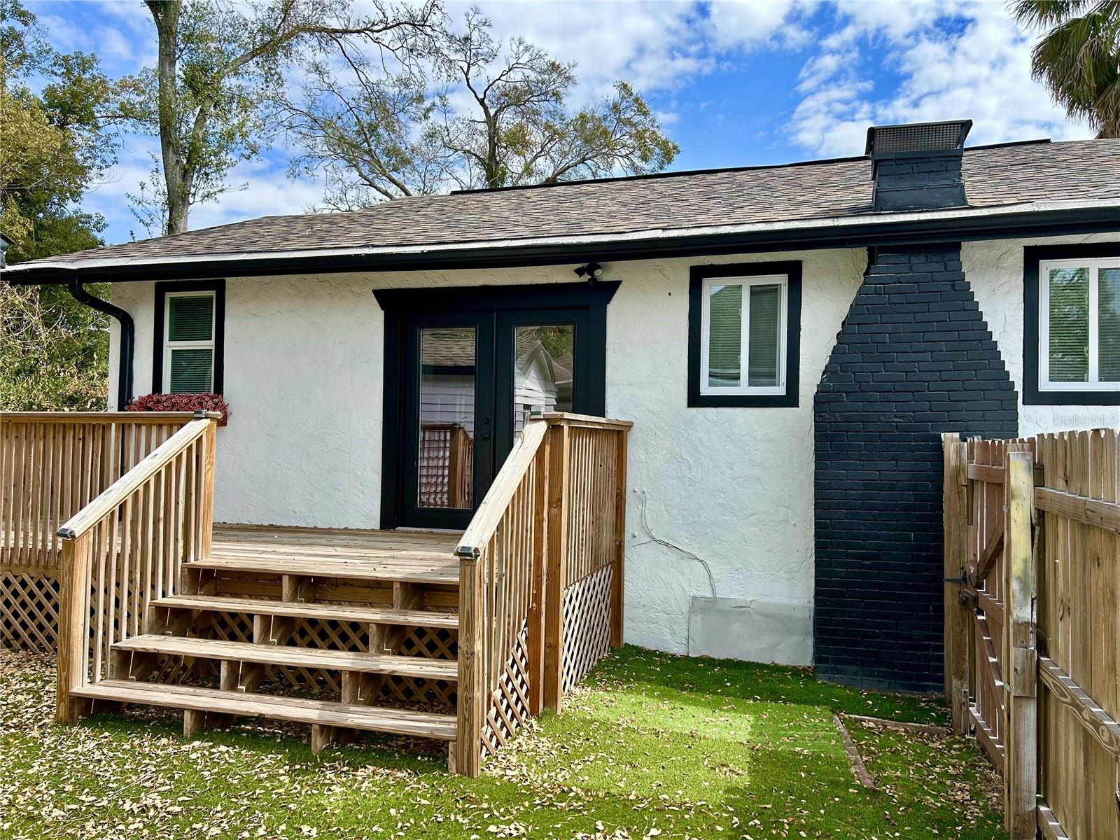 Image 3 of 16 For 706 Flora Street