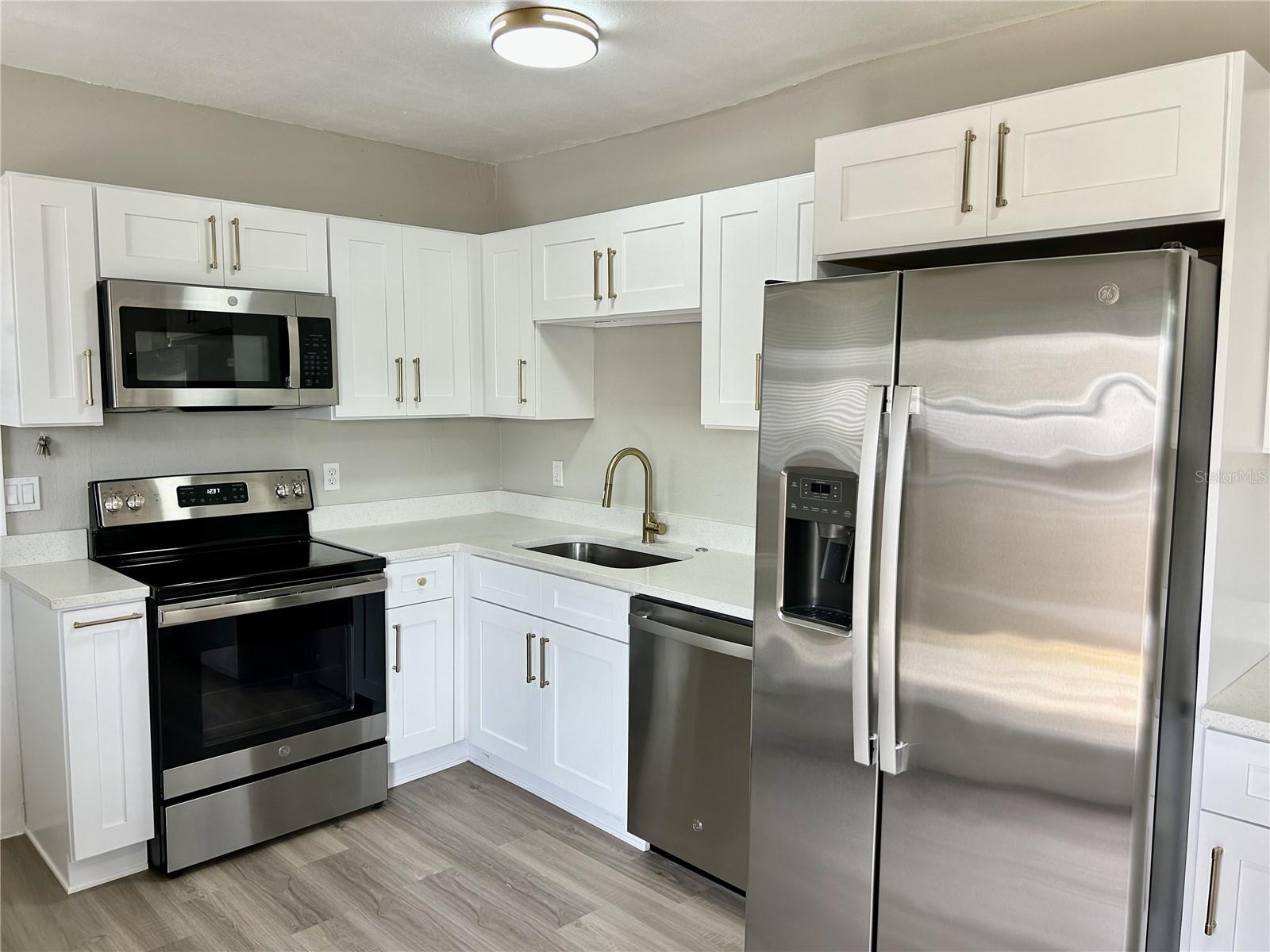 Image 4 of 16 For 706 Flora Street