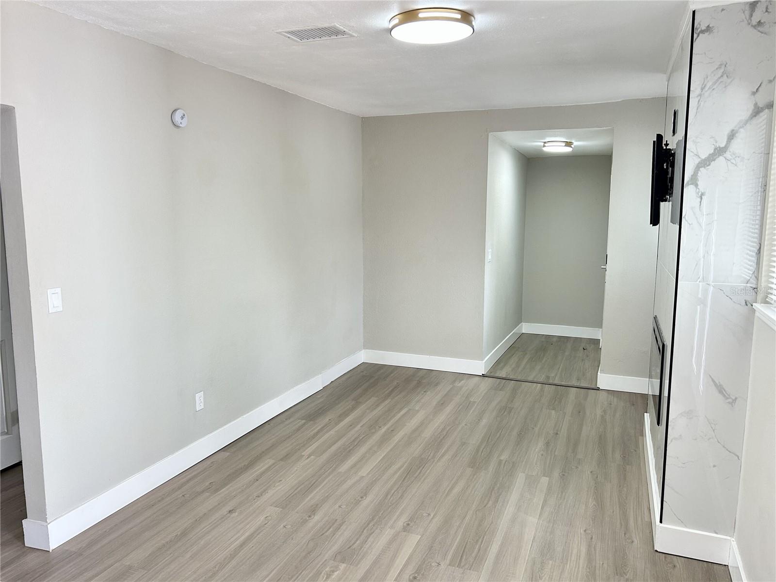 Image 7 of 16 For 706 Flora Street