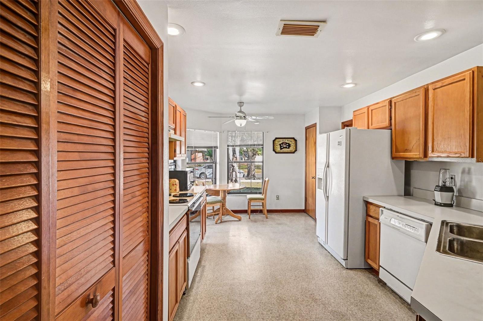 Image 12 of 43 For 1014 Cox Court