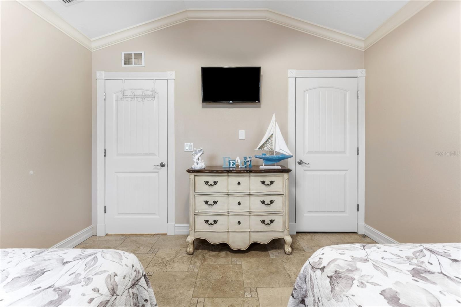 Image 18 of 92 For 201 54th Street