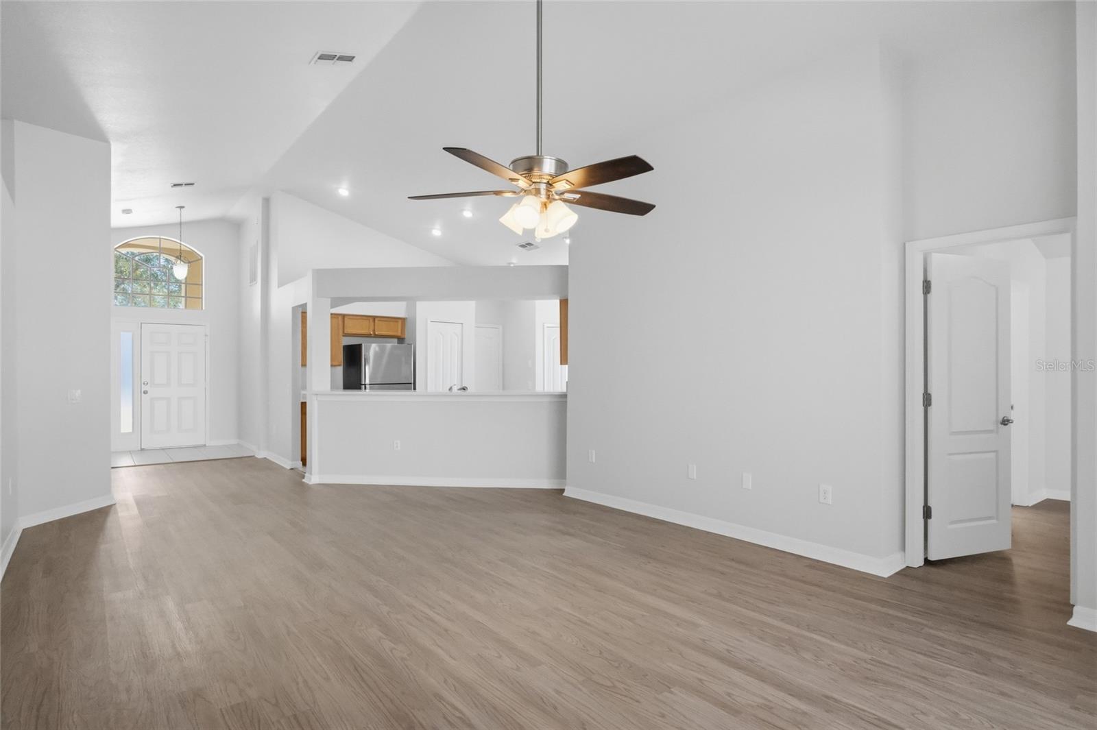 Image 5 of 33 For 13323 Bainbridge Way