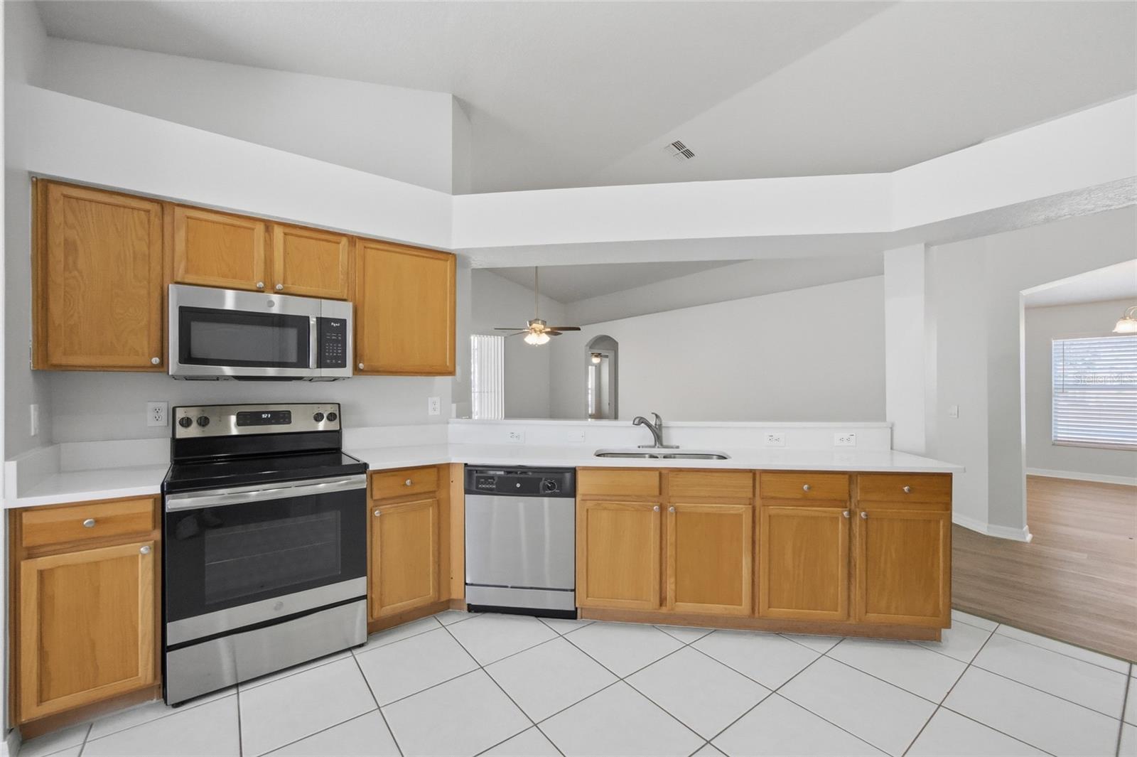 Image 6 of 33 For 13323 Bainbridge Way