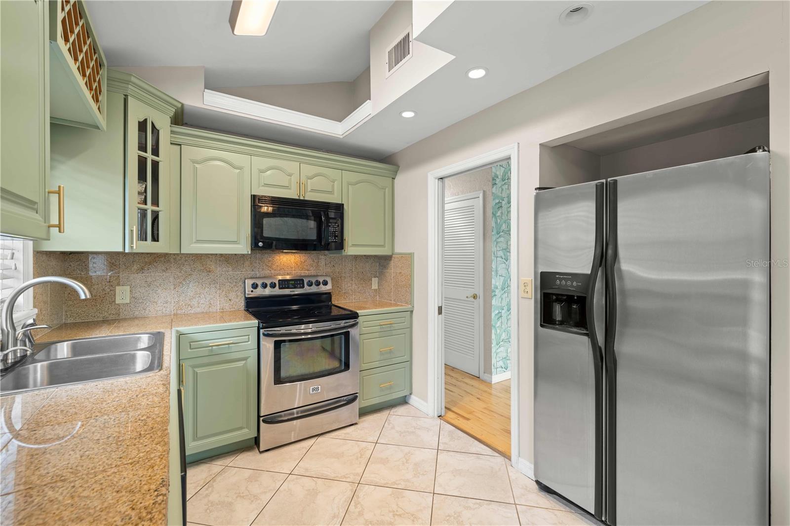 Image 34 of 59 For 2302 Bay Boulevard