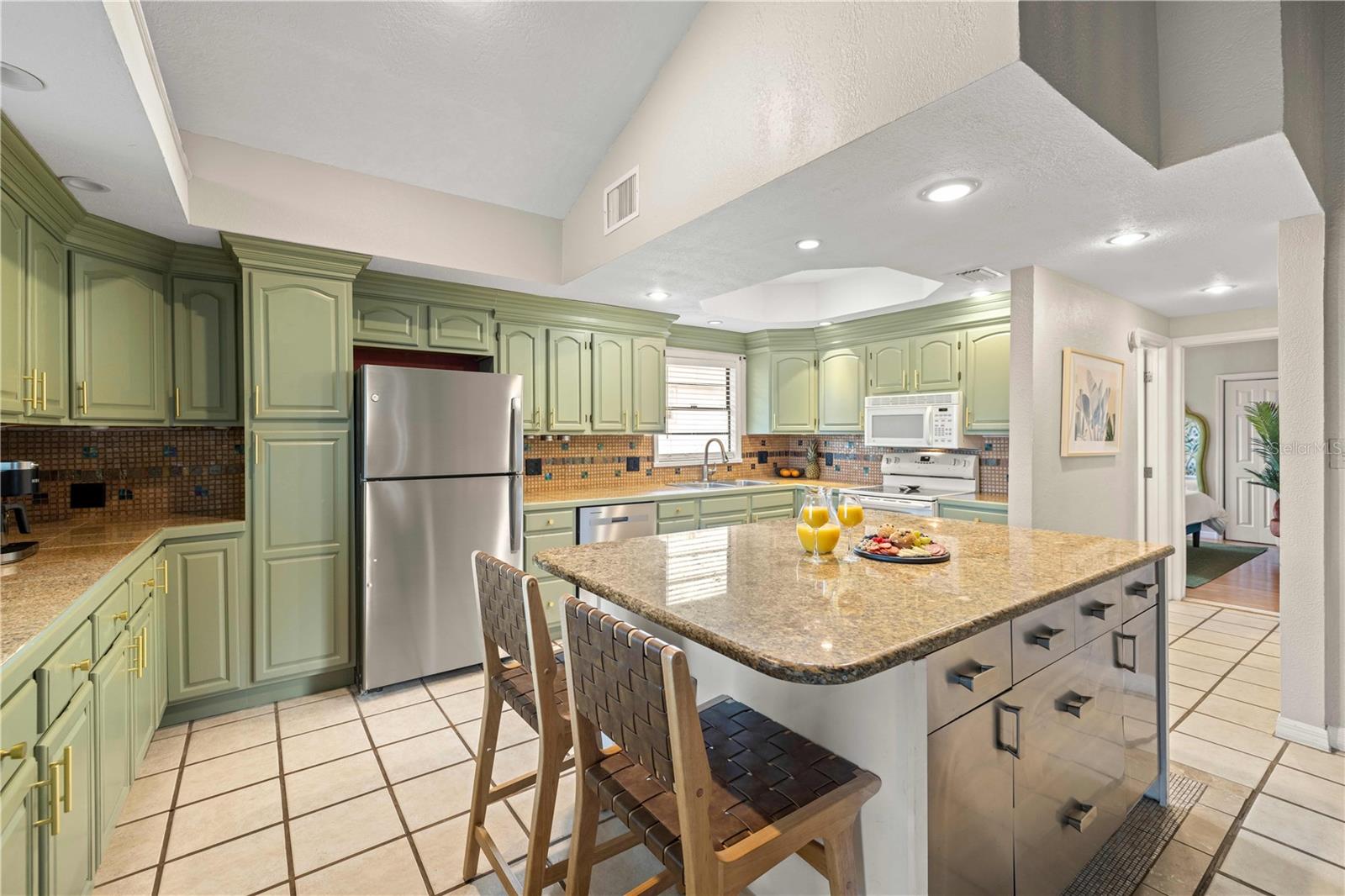 Image 7 of 59 For 2302 Bay Boulevard