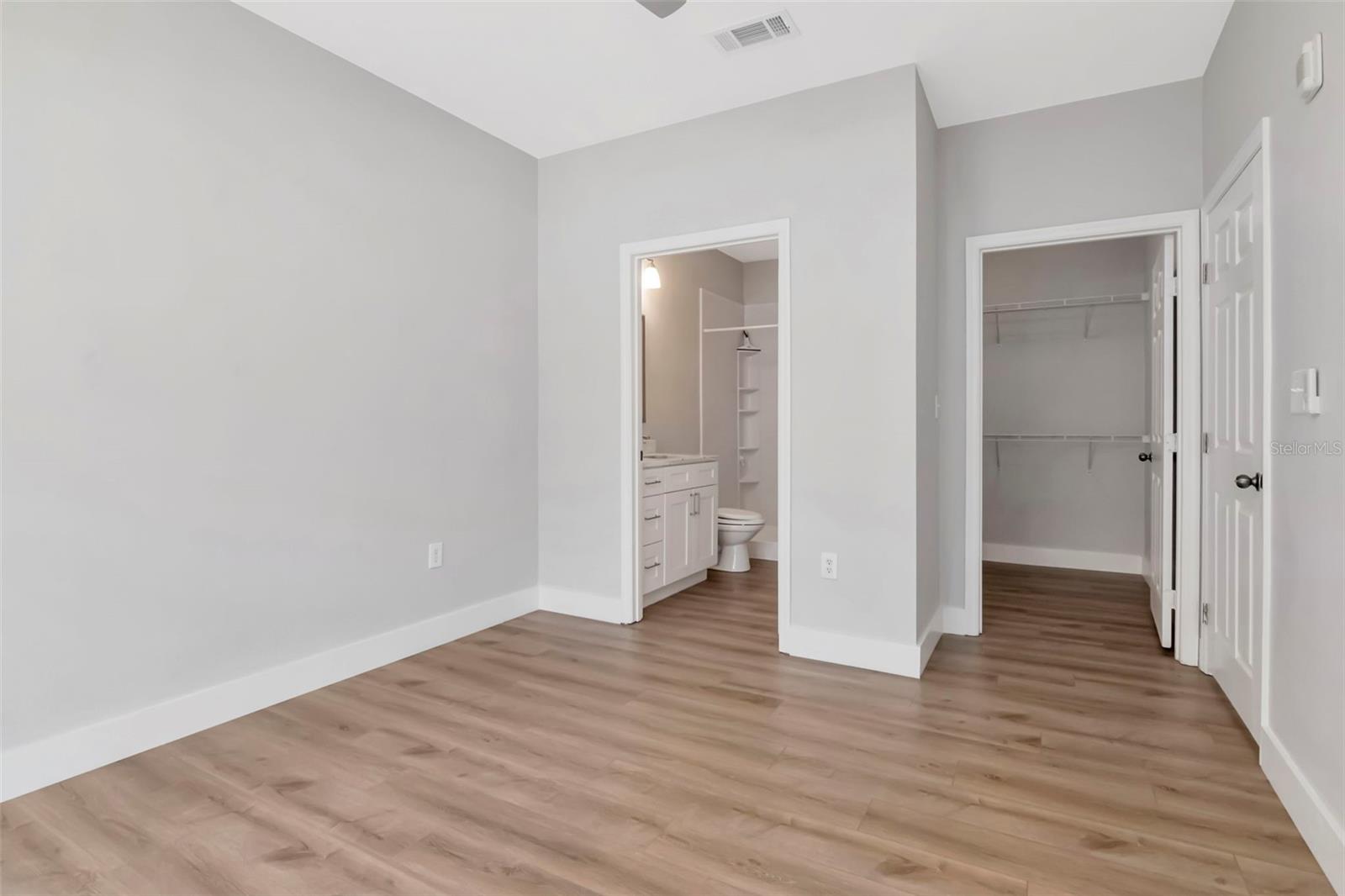 Listing photo id 13 for 9916 Courtney Palms Boulevard 103