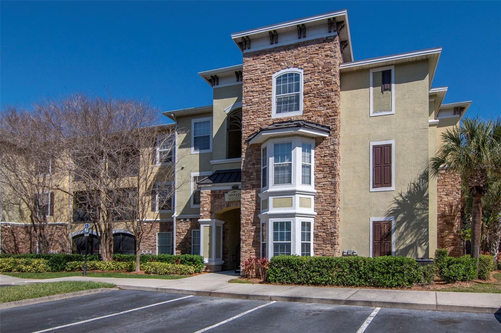 Listing photo id 0 for 9916 Courtney Palms Boulevard 103