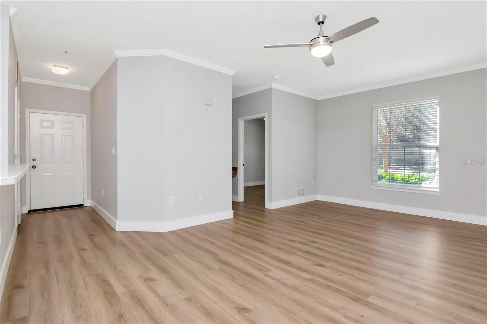 Listing photo id 1 for 9916 Courtney Palms Boulevard 103