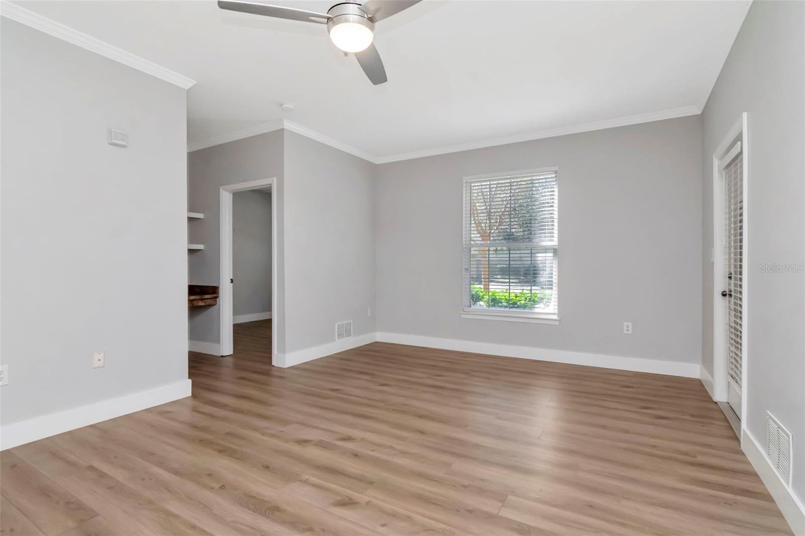 Listing photo id 4 for 9916 Courtney Palms Boulevard 103