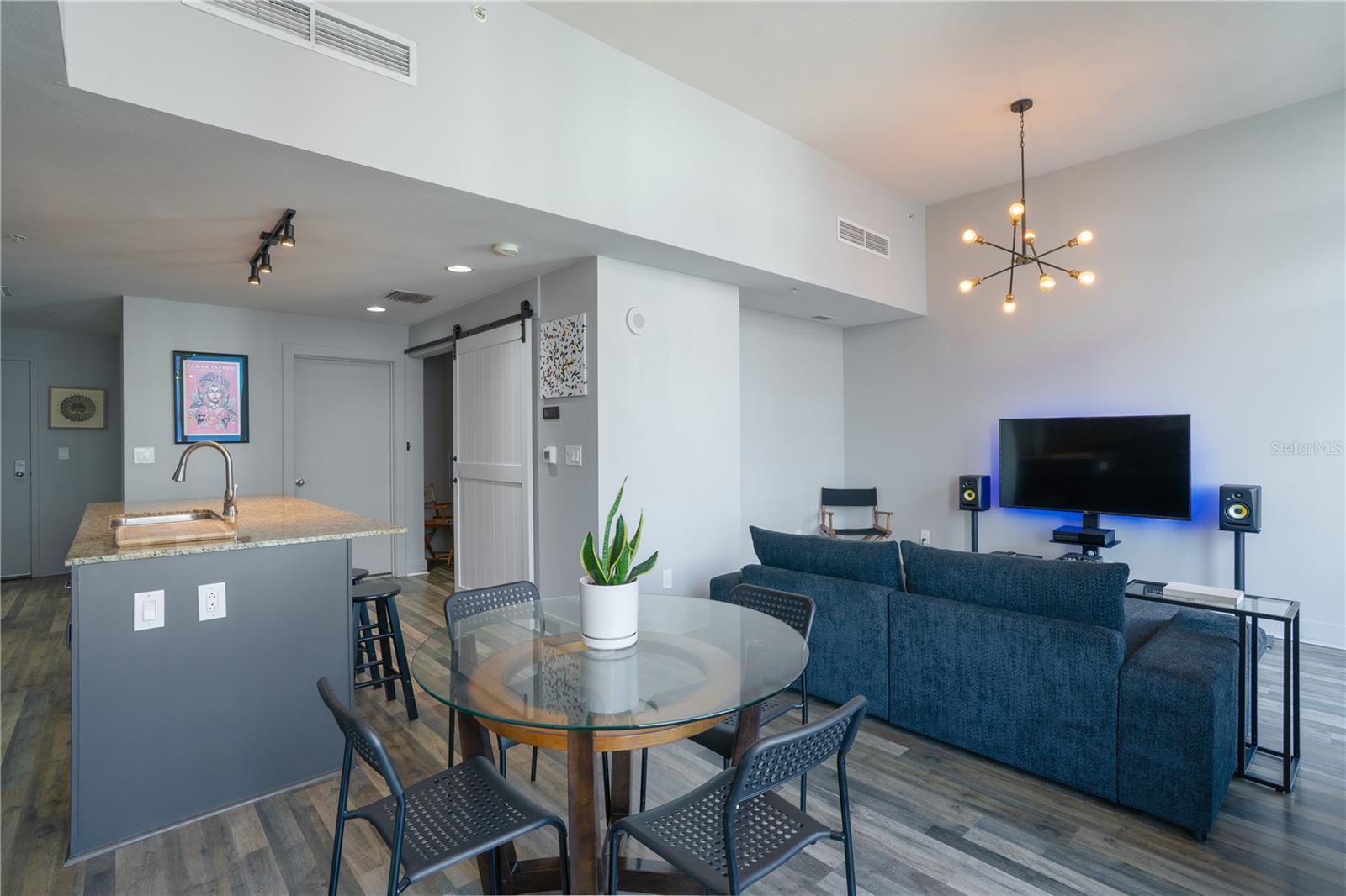 Image 7 of 24 For 1208 Kennedy Boulevard 832