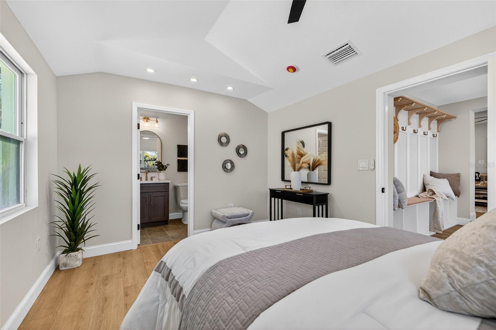 Image 18 of 30 For 3535 Park Street N