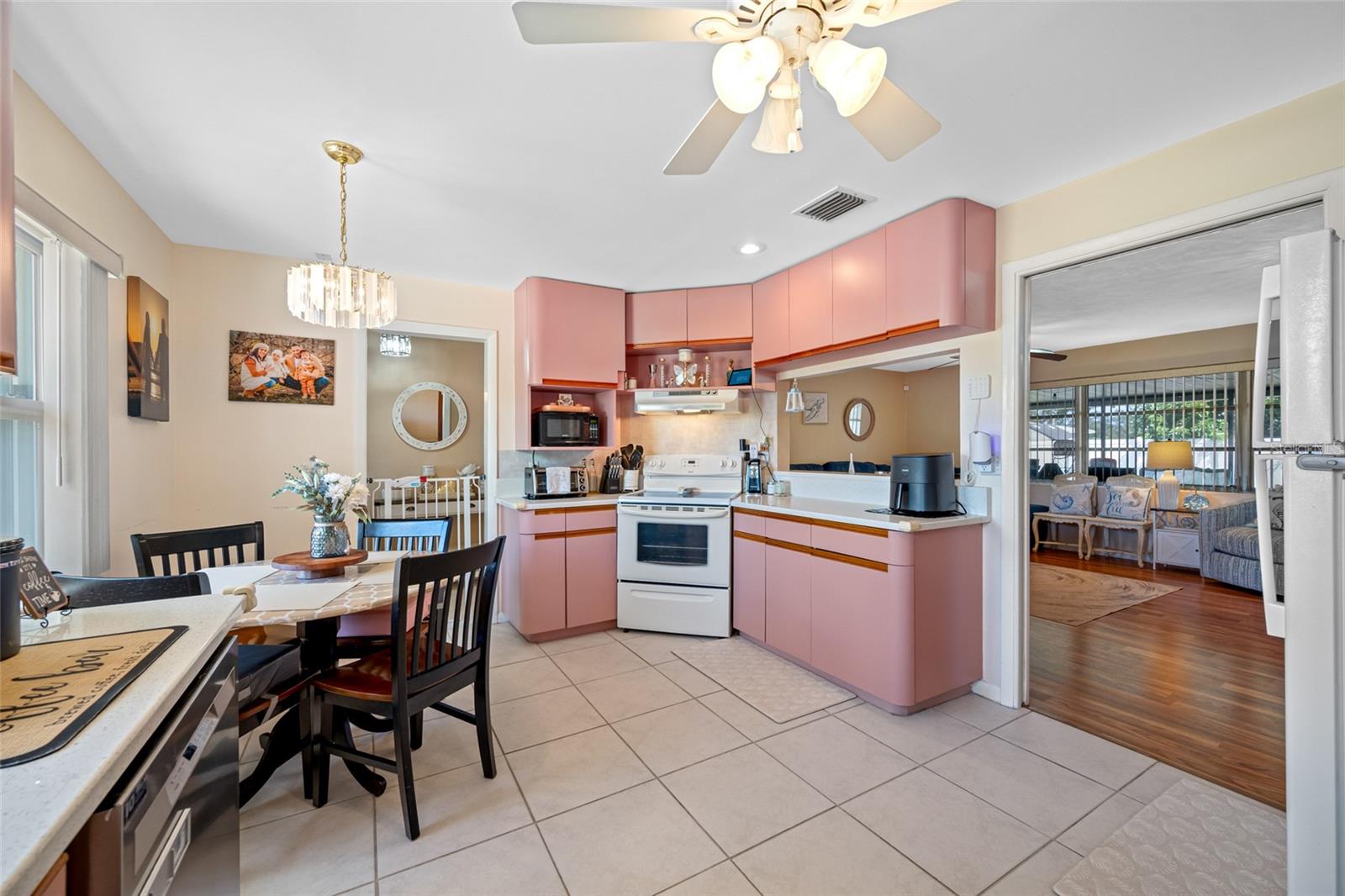 Image 21 of 39 For 14095 Chamberlain Avenue